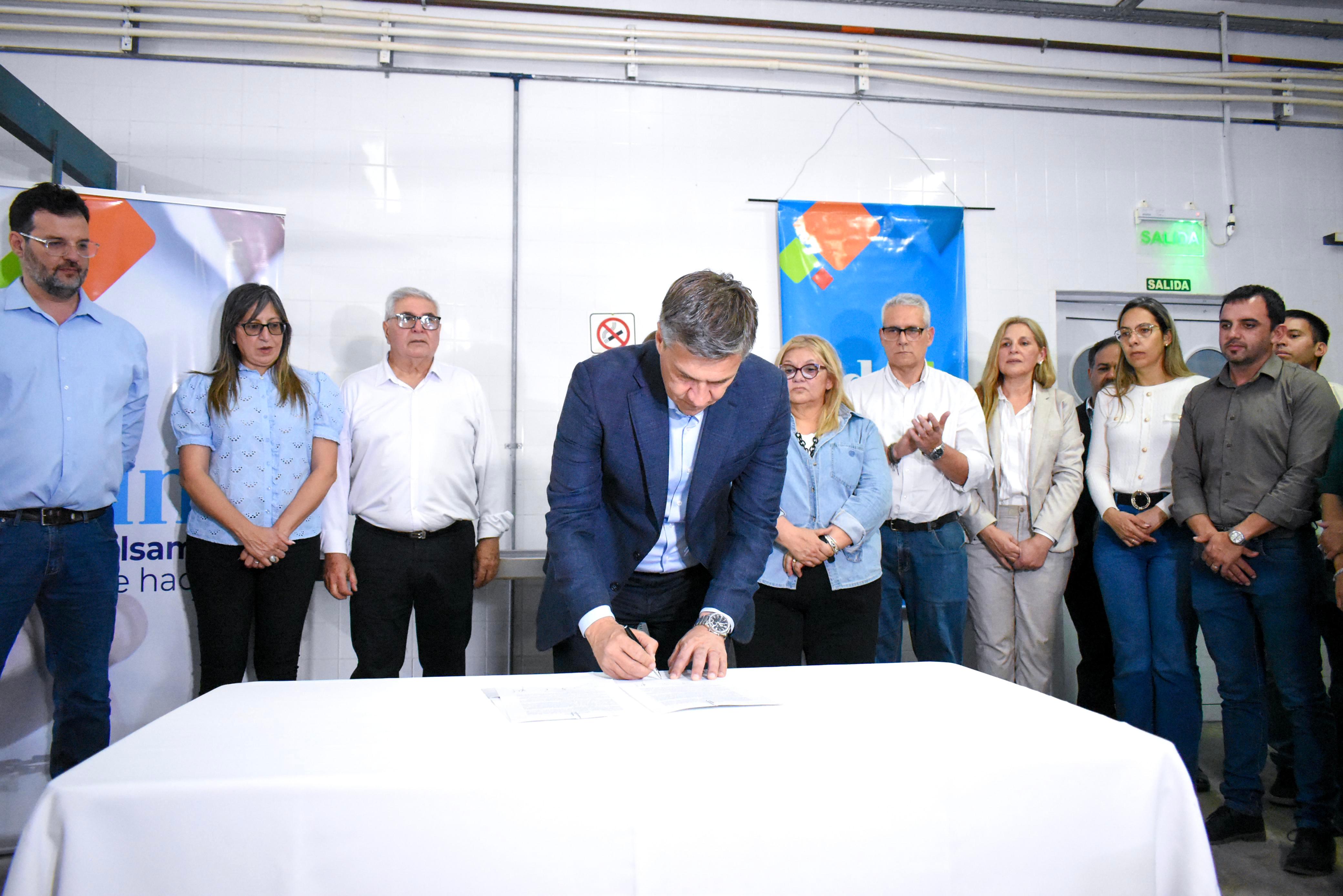 OTRO LOGRO: ZDERO REACTIVA CON ARTICULACIÓN E INVERSIÓN PRIVADA LA FÁBRICA DE CHACINADOS EN HERMOSO CAMPO