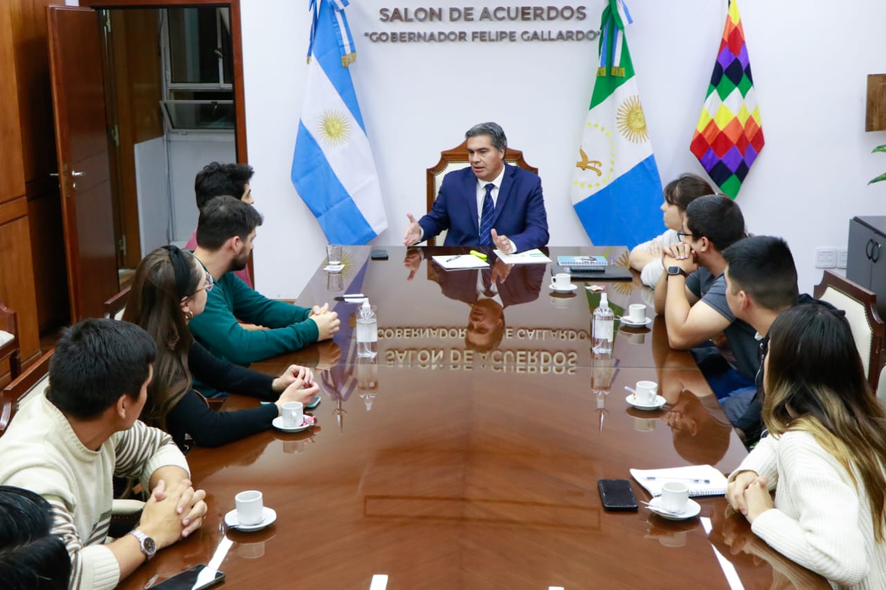 *CAPITANICH RECIBIÓ A RESIDENTES DEL HOSPITAL PERRANDO Y REPUDIÓ EL ACCIONAR POLICIAL: "ACTUARON DE MODO INCORRECTO"*