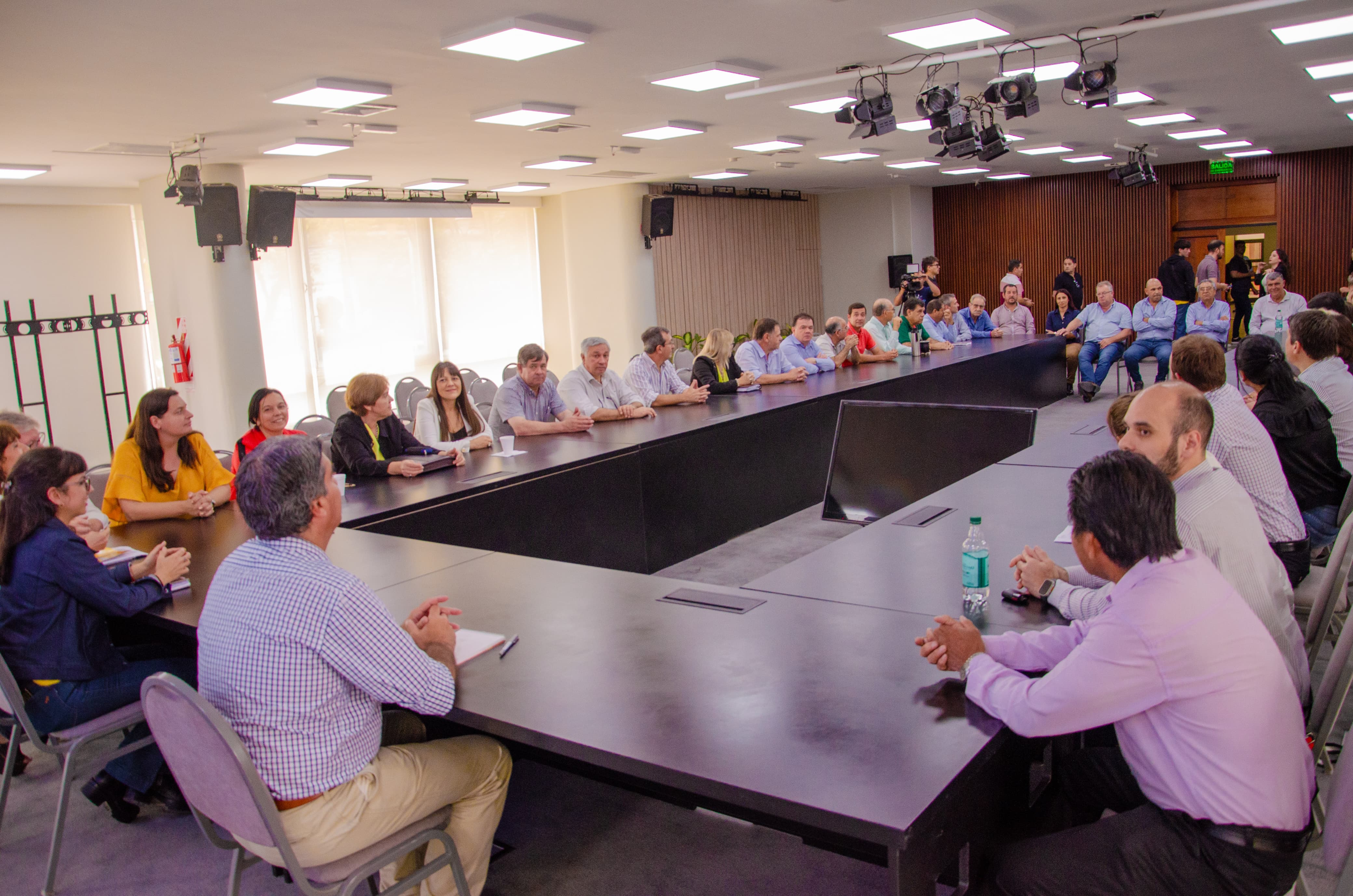 Camino al balotaje: Capitanich y el Foro de Intendentes del PJ ratificaron respaldo a Sergio Massa