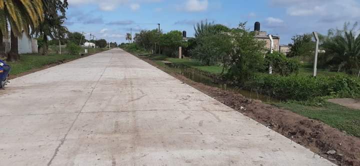 VILLA ANGELA: AVANZA LA CONSTRUCCIÓN DEL PAVIMENTO DEL SEGUNDO TRAMO DE CALLE MONTEAGUDO 