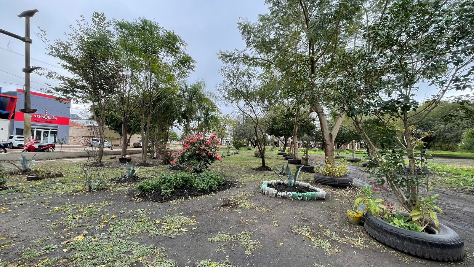 MUNICIPALIDAD DE VILLA ÁNGELA: PARQUIZACIÓN Y LIMPIEZA DE ESPACIOS VERDES PARA UNA CIUDAD MÁS SUSTENTABLE