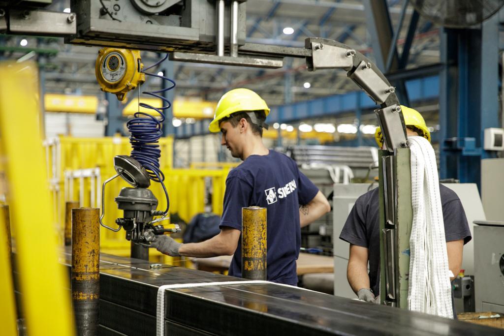 *DESARROLLO PRODUCTIVO: CAPITANICH RECORRIÓ LA PLANTA METALÚRGICA SIDERSA, QUE ANALIZA INVERSIONES EN CHACO*