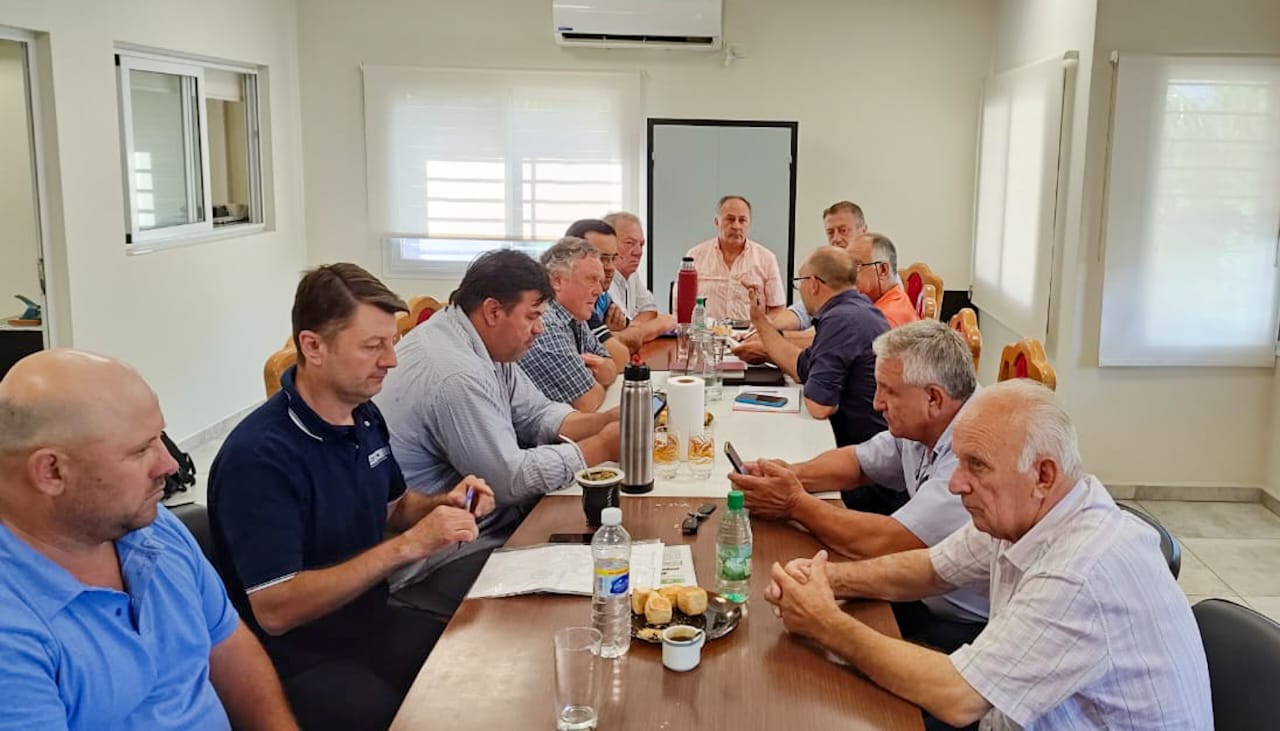 ASUMIÓ NUEVAMENTE JULIO FANTÍN COMO PRESIDENTE DE LA ASOCIACIÓN DE CONSORCIOS CAMINEROS.