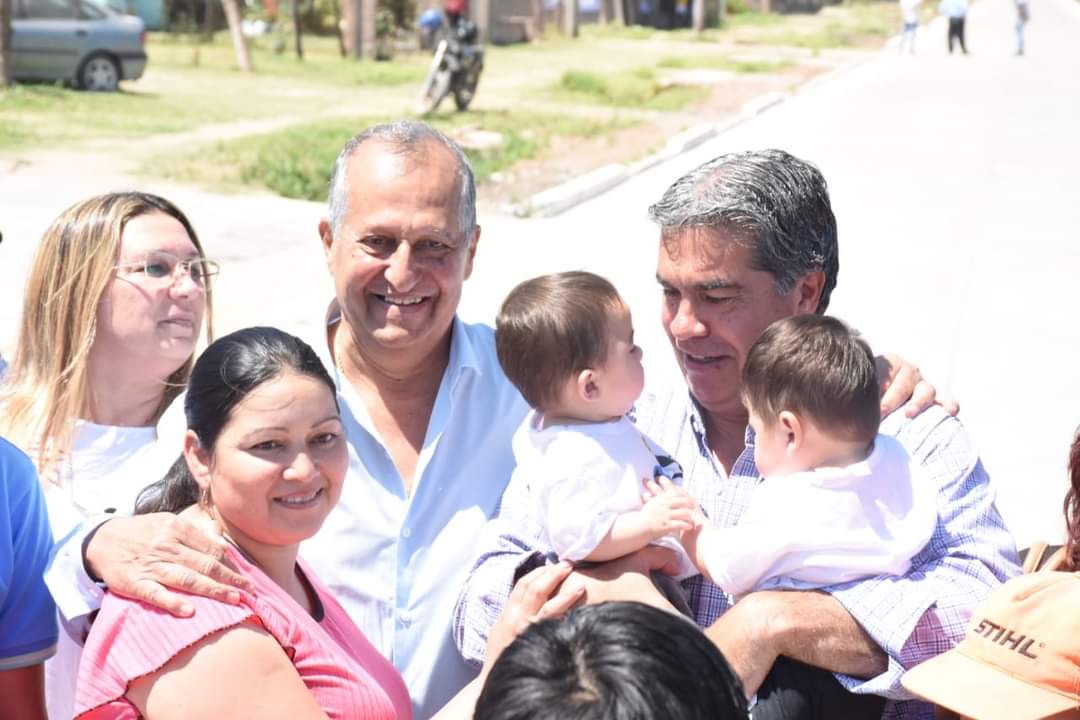 PAPP Y CAPITANICH INAUGURARON 2500 METROS DE PAVIMENTO URBANO EN CALLE MONTEAGUDO