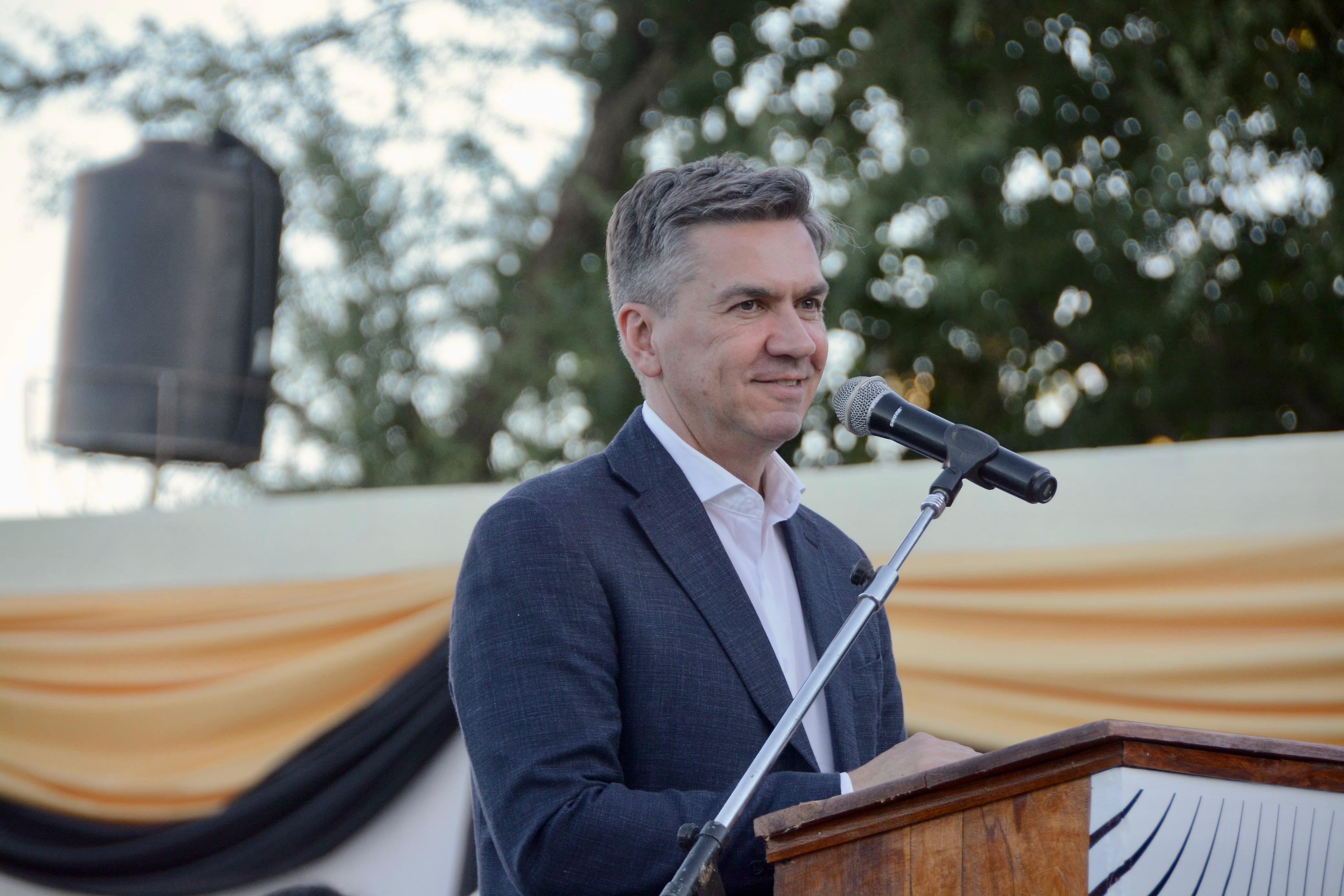 EL GOBERNADOR LEANDRO ZDERO ACOMPAÑÓ EL ACTO CENTRAL POR EL 96° ANIVERSARIO DE CAPITÁN SOLARI