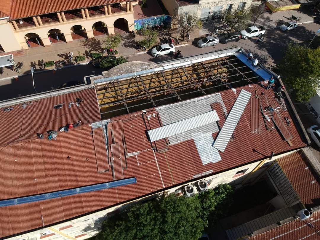 VILLA ANGELA: OBRAS PÚBLICAS REALIZA MANTENIMIENTO EN EL EDIFICIO MUNICIPAL