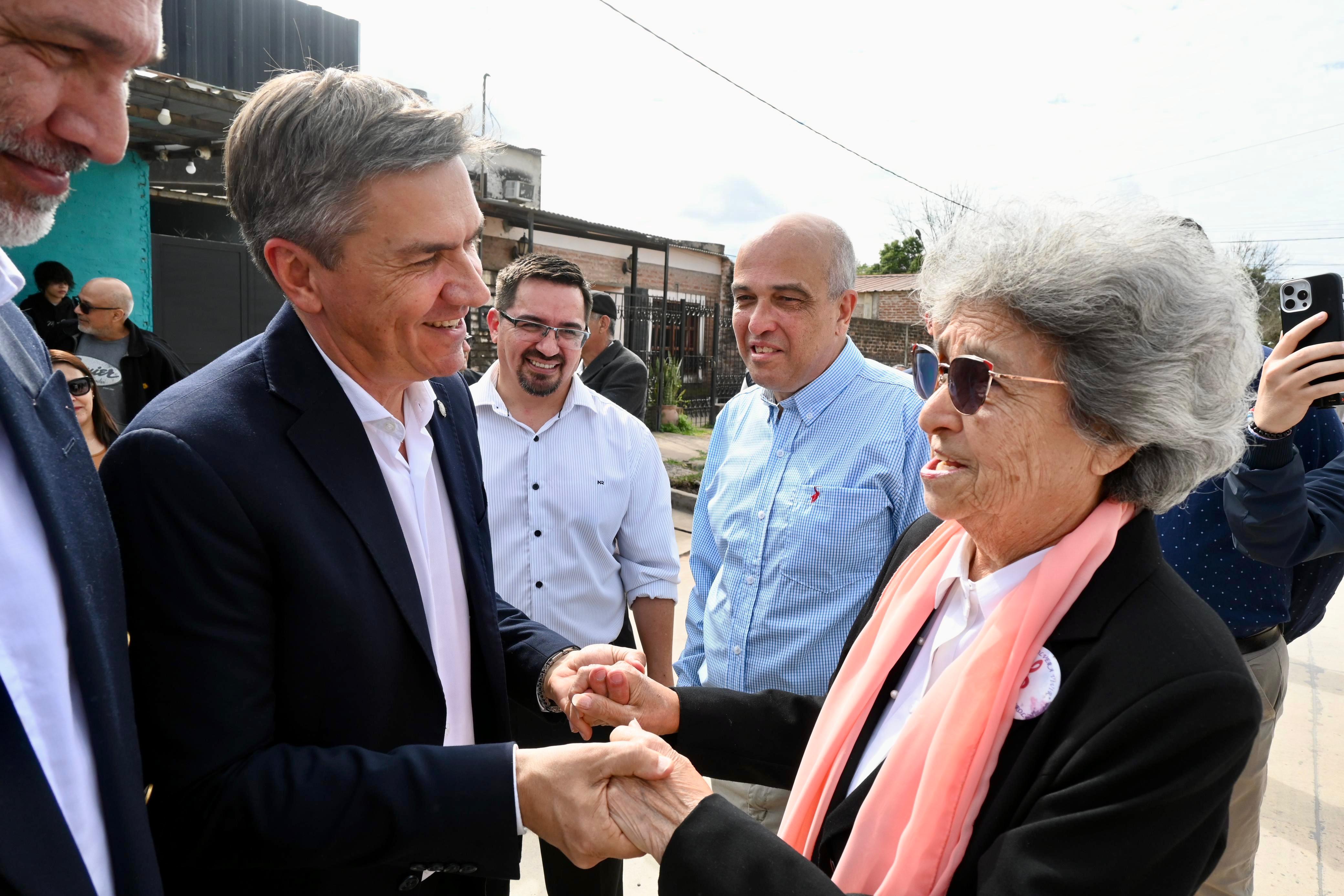 *137º AÑOS DE PUERTO TIROL: EL GOBERNADOR ZDERO HABILITÓ NUEVAS CUADRAS DE PAVIMENTO Y POSTAS DE EJERCITACIÓN EN EL ACCESO A LA LOCALIDAD*