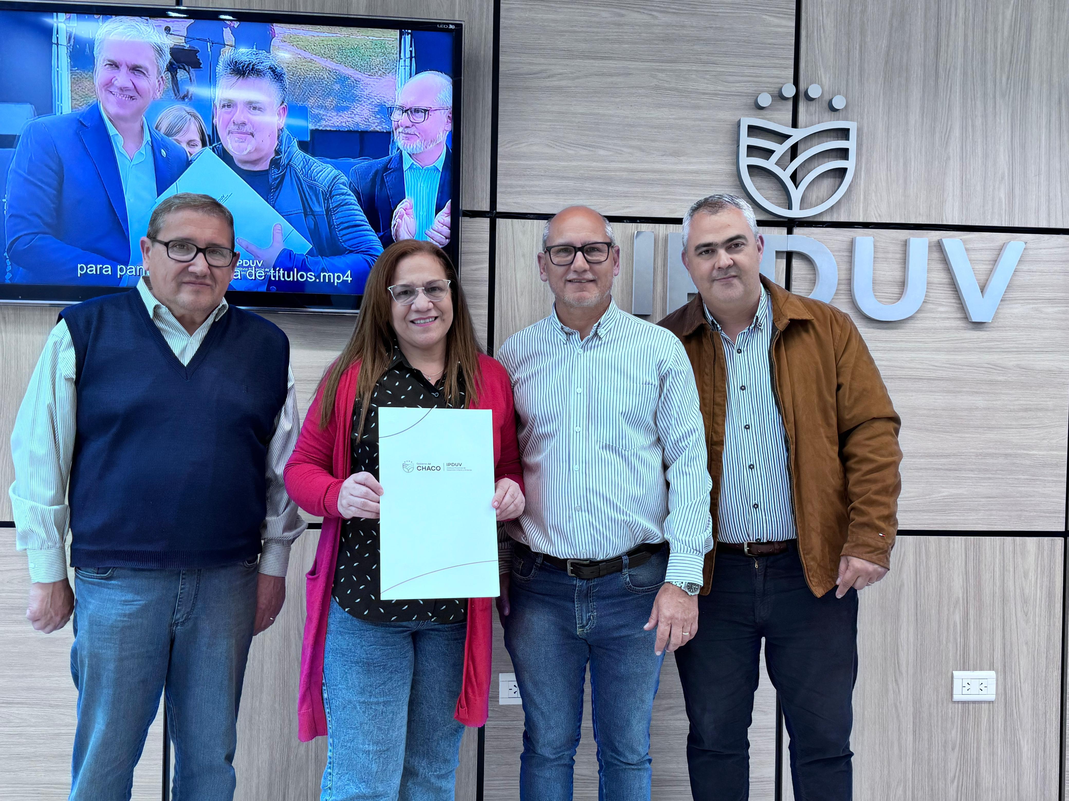 EL INSTITUTO DE VIVIENDA ENTREGÓ TÍTULOS DE PROPIEDAD A FAMILIAS QUE ESPERARON MÁS DE 40 AÑOS