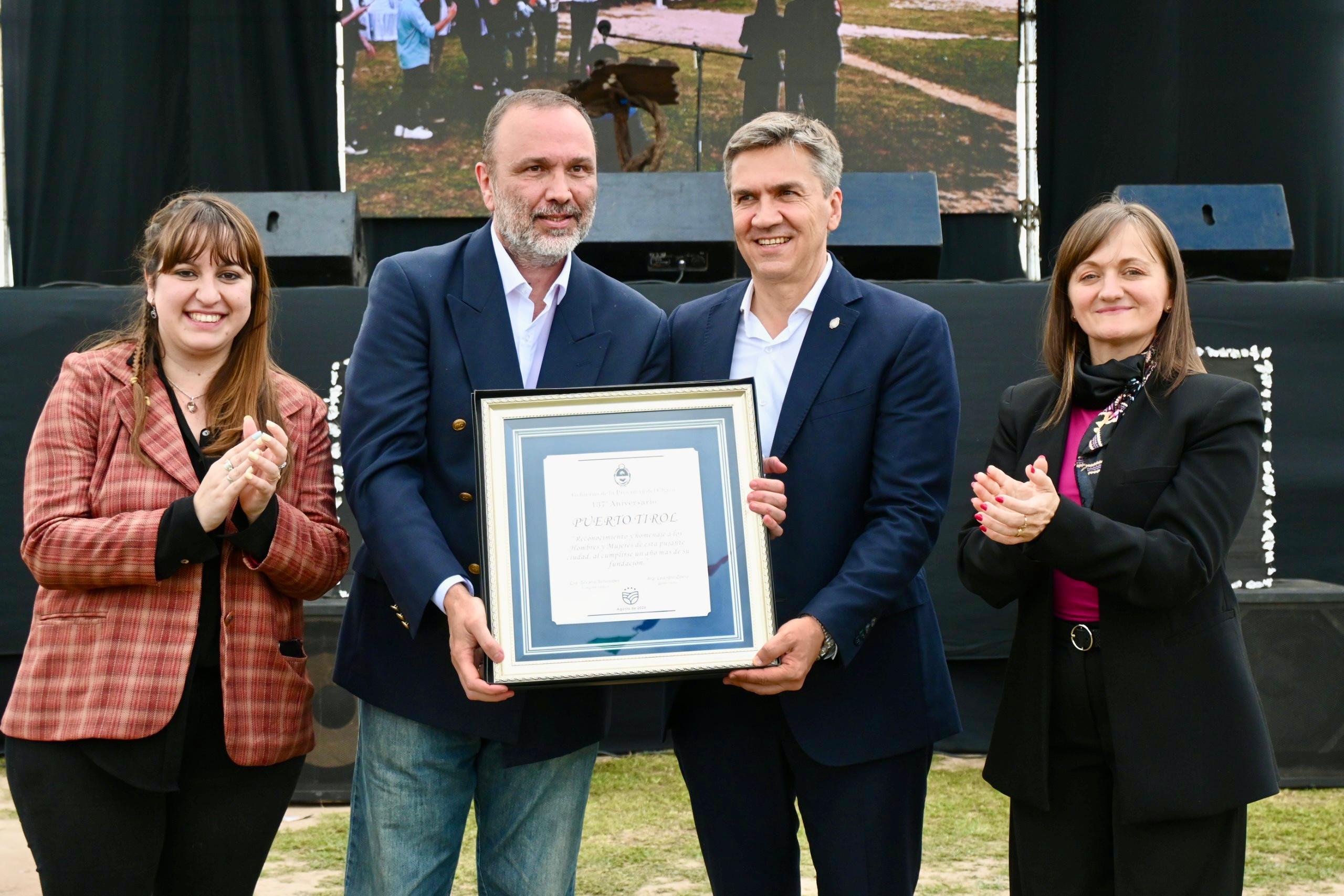 EL GOBERNADOR ZDERO ACOMPAÑÓ  EL ANIVERSARIO 137º DE PUERTO TIROL