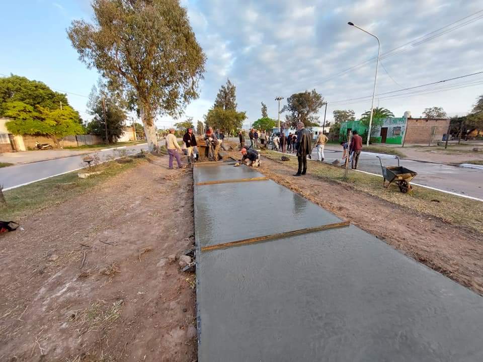 LAS SENDAS PEATONALES DE AV. BITTEL POR MEDIO DEL PROGRAMA “ARGENTINA HACE” EN LA ETAPA FINAL