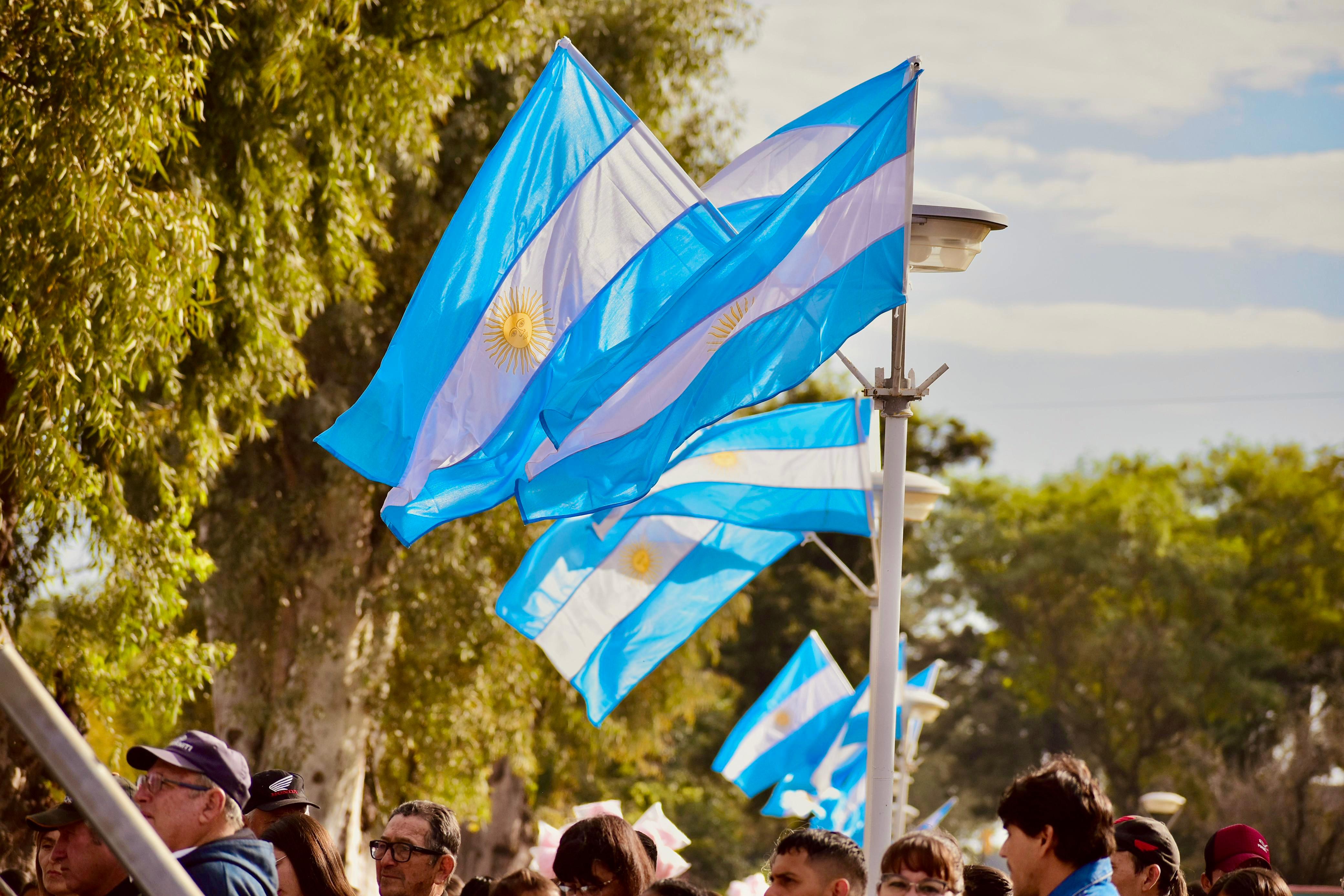*TRES ISLETAS: EL GOBERNADOR ZDERO ACOMPAÑÓ EL ACTO CENTRAL POR EL DÍA DE LA INDEPENDENCIA ARGENTINA*