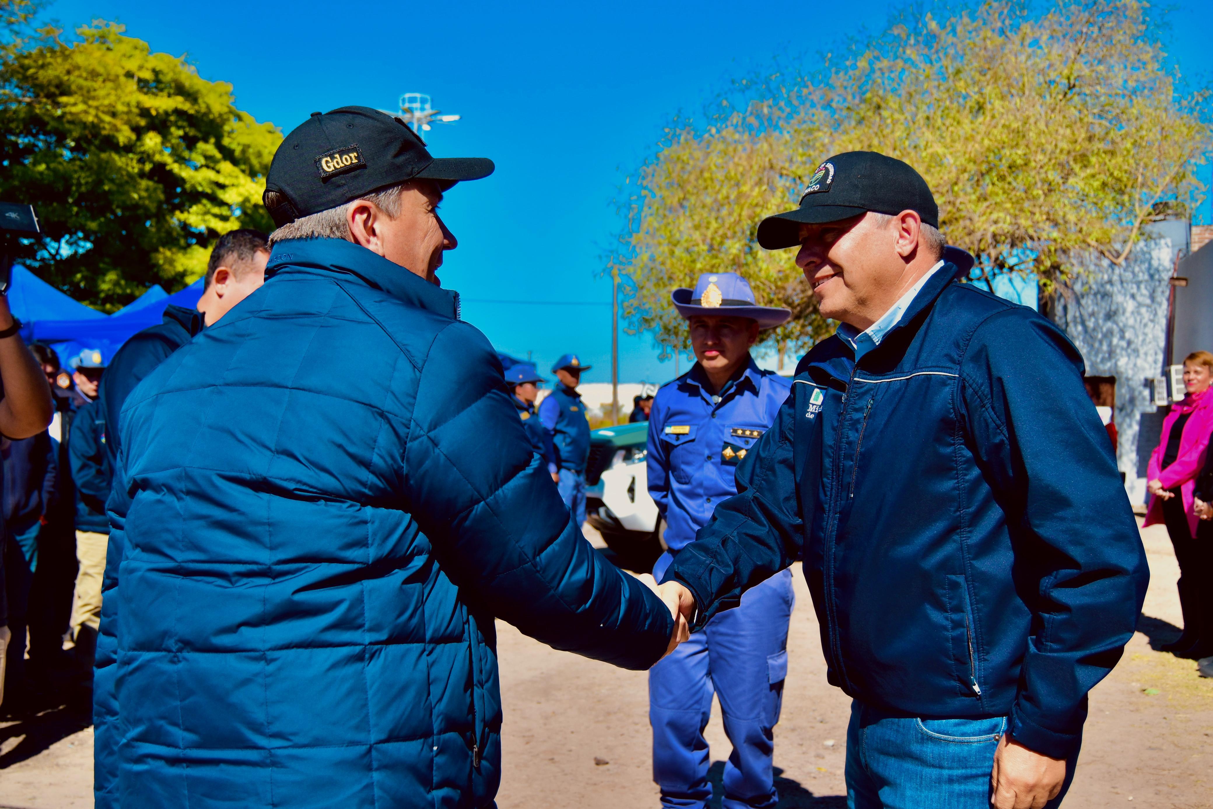 PLAN CHACO SEGURO: EL GOBERNADOR ZDERO ENTREGÓ UN NUEVO VEHÍCULO PARA LA POLICÍA RURAL DE MACHAGAI