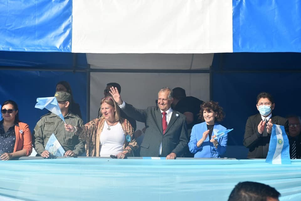VILLA ANGELA: PAPP DESTACÓ EL COMPROMISO DE LOS DOCENTES E INSTITUCIONES EN EL DESFILE DEL 9 DE JULIO