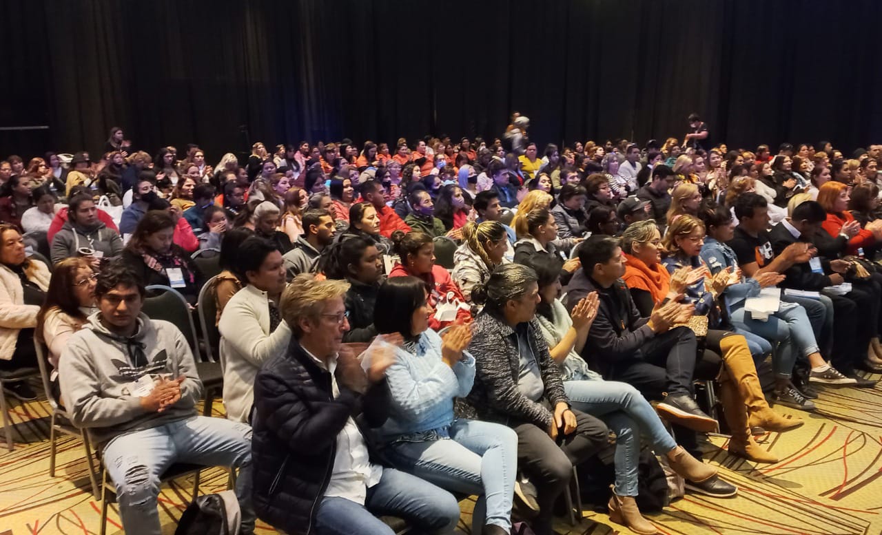 A SALA LLENA, EMPRENDEDORAS Y EMPRENDEDORES SE CAPACITARON SOBRE INNOVACIÓN Y CRECIMIENTO RENTABLE