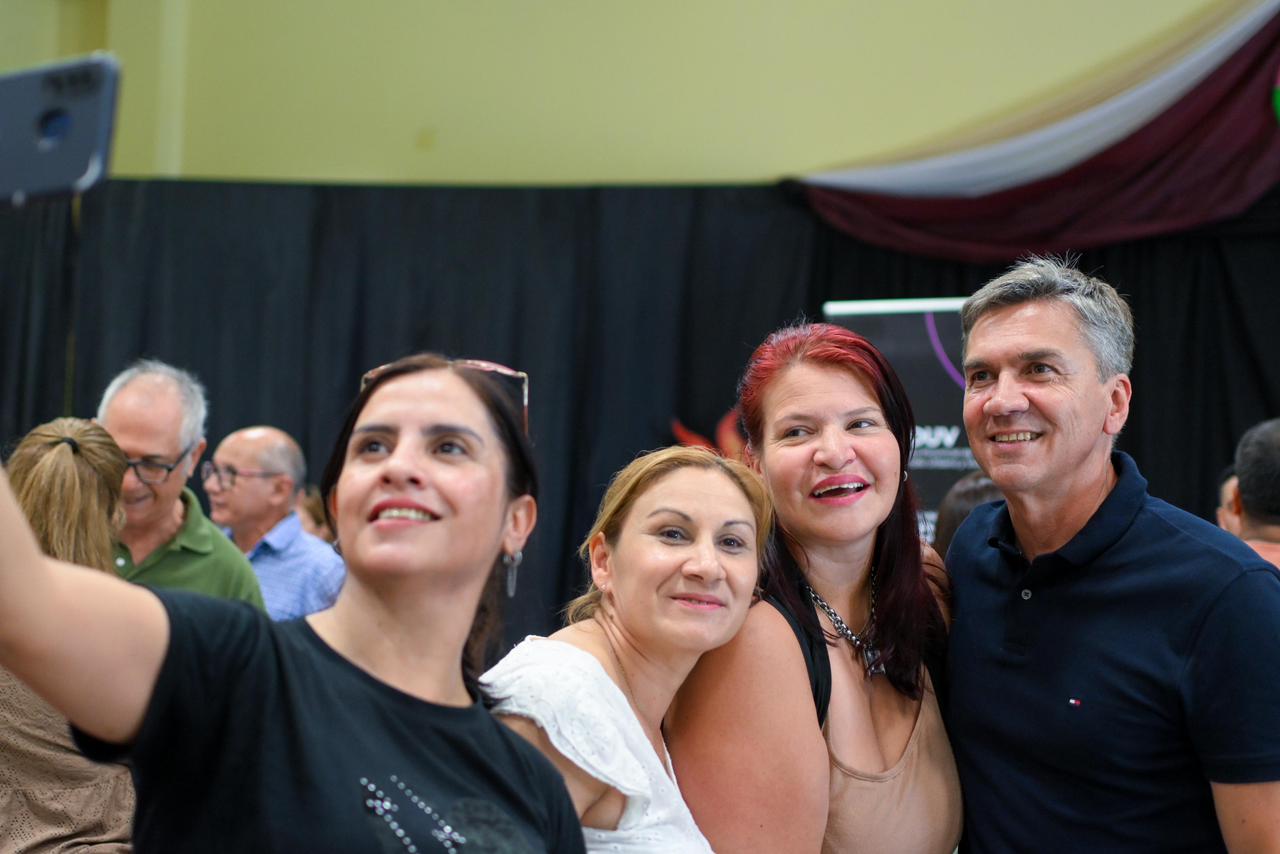 SUE&Ntilde;O COMPLETO EN VILLA &Aacute;NGELA: ZDERO ENTREG&Oacute; T&Iacute;TULOS DE PROPIEDAD A FAMILIAS QUE ESPERARON POR D&Eacute;CADAS