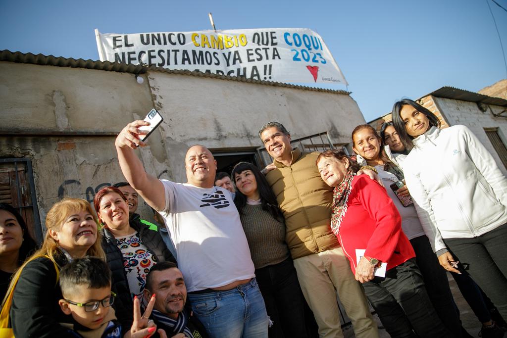 *AGENDA DE CERCANÍA: CAPITANICH SE REUNIÓ CON VECINOS DE RESISTENCIA Y ENTREGÓ 13 VIVIENDAS SOCIALES*