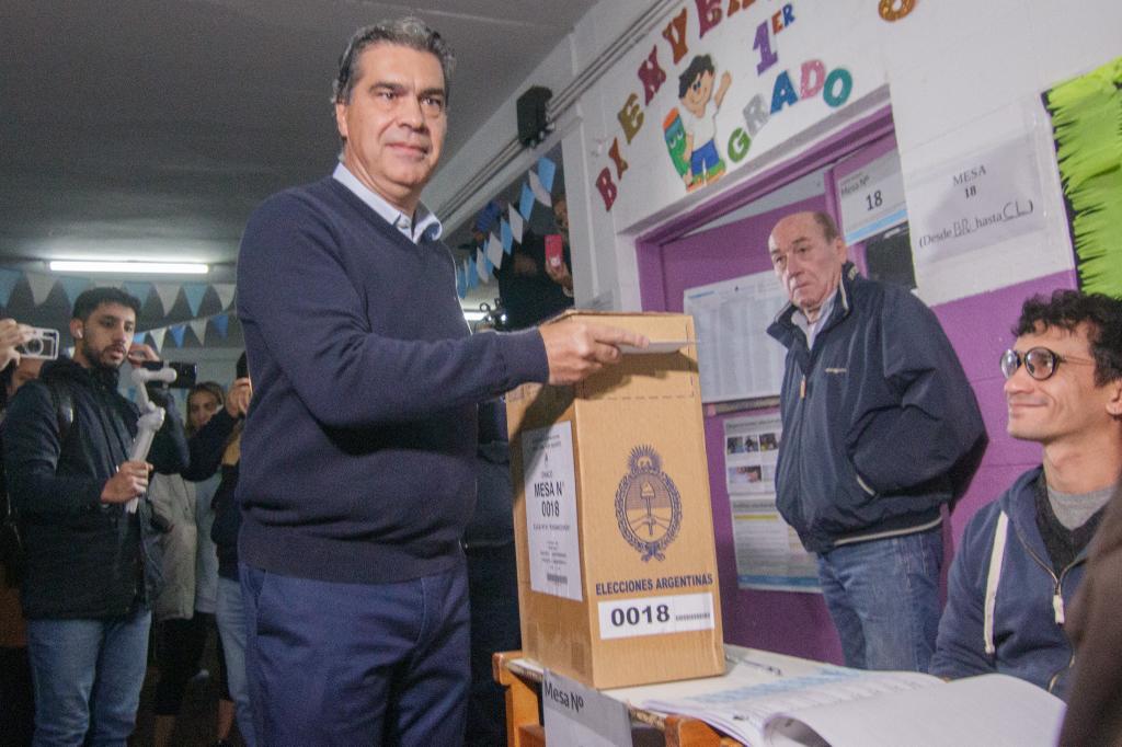 *Votó el gobernador Capitanich: “Que la ciudadanía participe activamente y exprese sus preferencias electorales”*