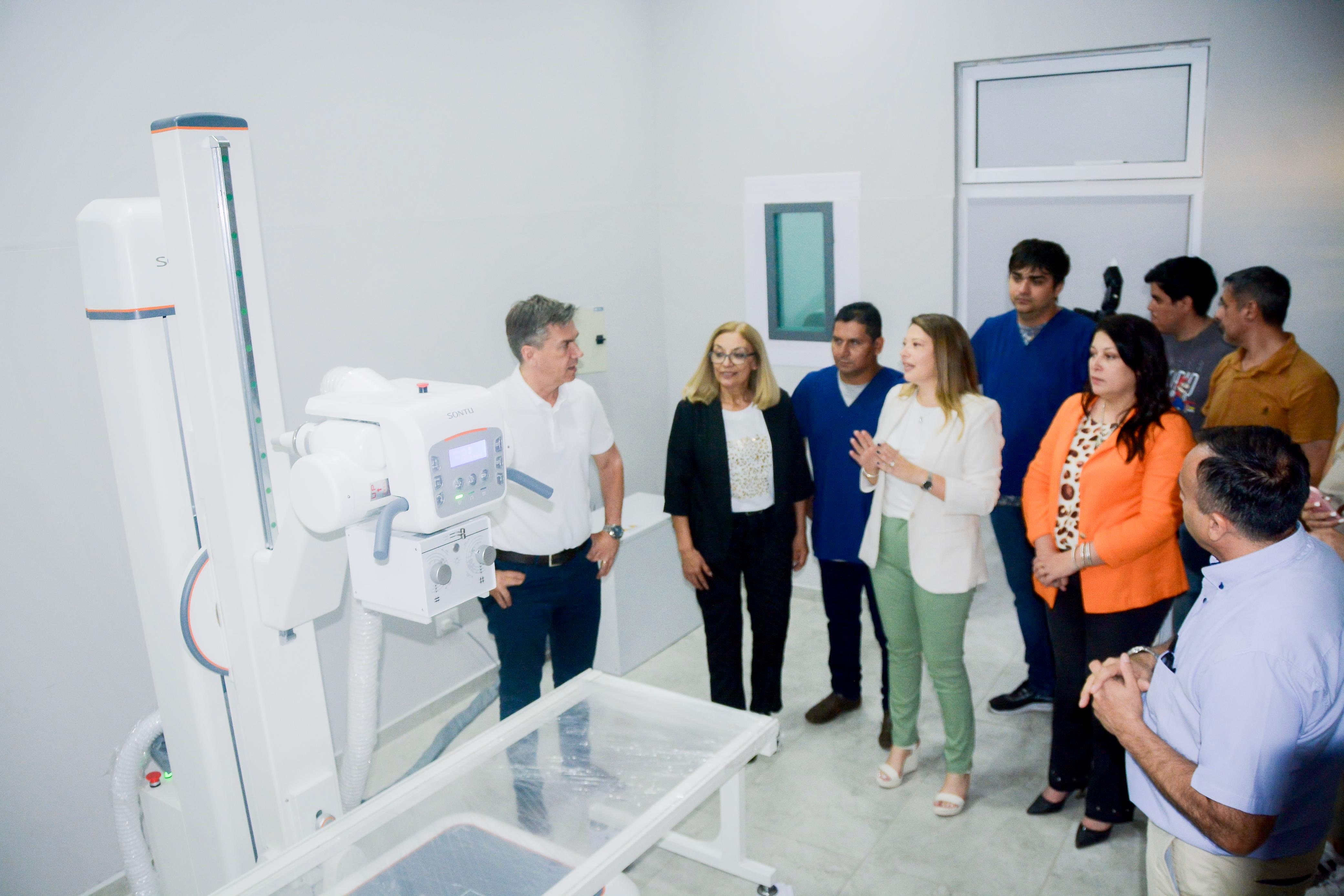HOSPITAL DE GANCEDO: EL GOBERNADOR ZDERO ENTREGÓ EQUIPAMIENTOS PARA LA SALA DE RAYOS Y PUSO EN FUNCIONAMIENTO EL LABORATORIO