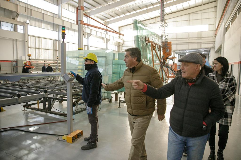 *RESISTENCIA: EL GOBERNADOR VISITÓ FÁBRICAS QUE APORTAN AL DESARROLO INDUSTRIAL Y GENERAN VALOR AGREGADO EN ORIGEN*