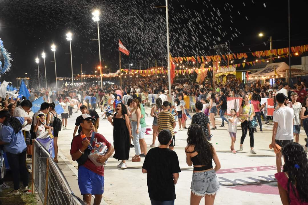 EL ING. ADALBERTO "TITI" PAPP DESTACÓ LA GRAN CONCURRENCIA EN LA 2da NOCHE DE MEGA CARNAVALES