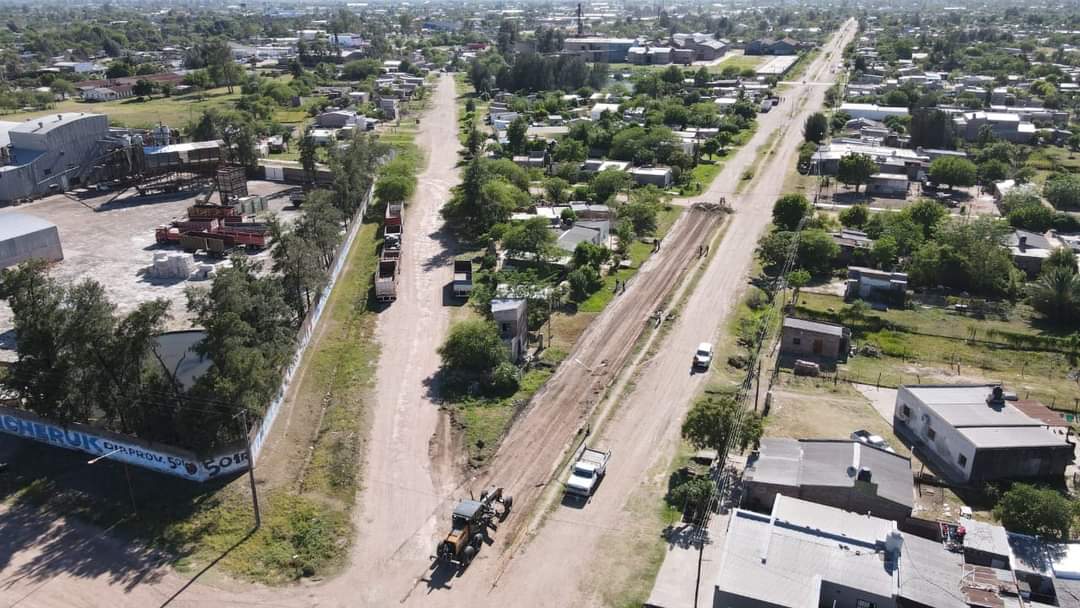 MUNICIPIO DE VILLA ÁNGELA COMENZÓ OBRA DE PAVIMENTO POR AV. WENCESLAO ESPINOZA Y AV. LA PLATA