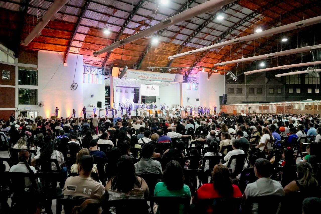 RESISTENCIA: EL GOBERNADOR ZDERO ENTREG&Oacute; LA ESCRITURA DE PROPIEDAD A LA IGLESIA DE JESUCRISTO