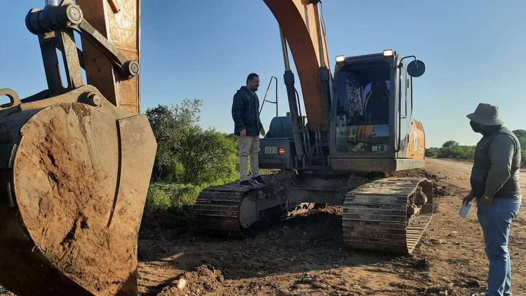 VILLA ANGELA: EL MUNICIPIO AVANZA CON PAVIMENTO, BACHEO Y RIPIO