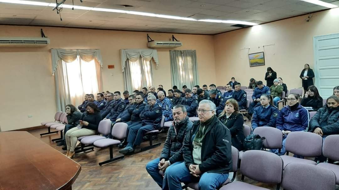 VILLA ANGELA : PERSONAL POLICIAL Y JUDICIAL RECIBIÓ CAPACITACIÓN SOBRE DELITOS INFORMÁTICOS EN EL SALÓN RAMÓN FREIRE