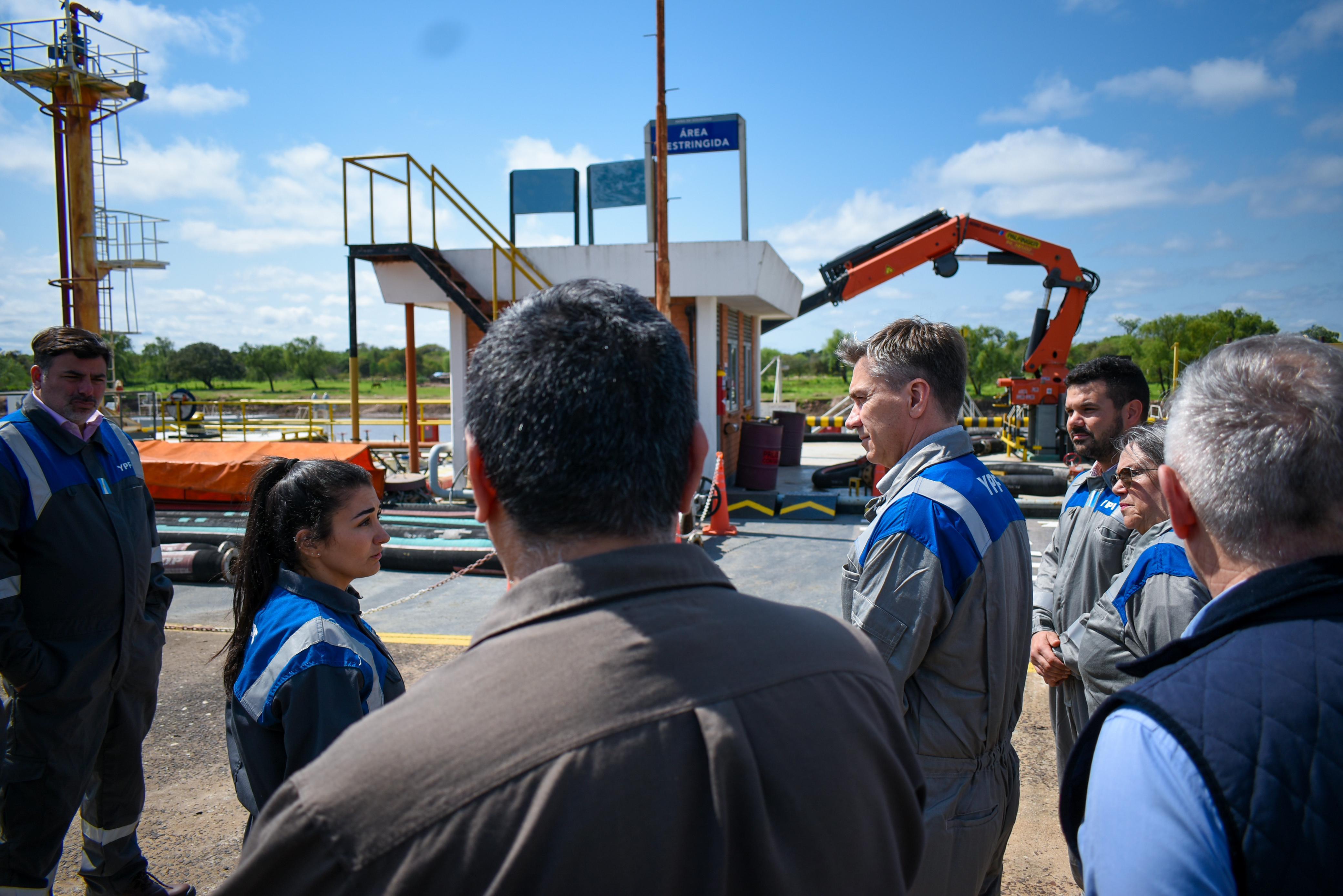 *YPF REANUDA EL ABASTECIMIENTO REGIONAL CON LA LLEGADA DE BARCAZAS DE COMBUSTIBLE*