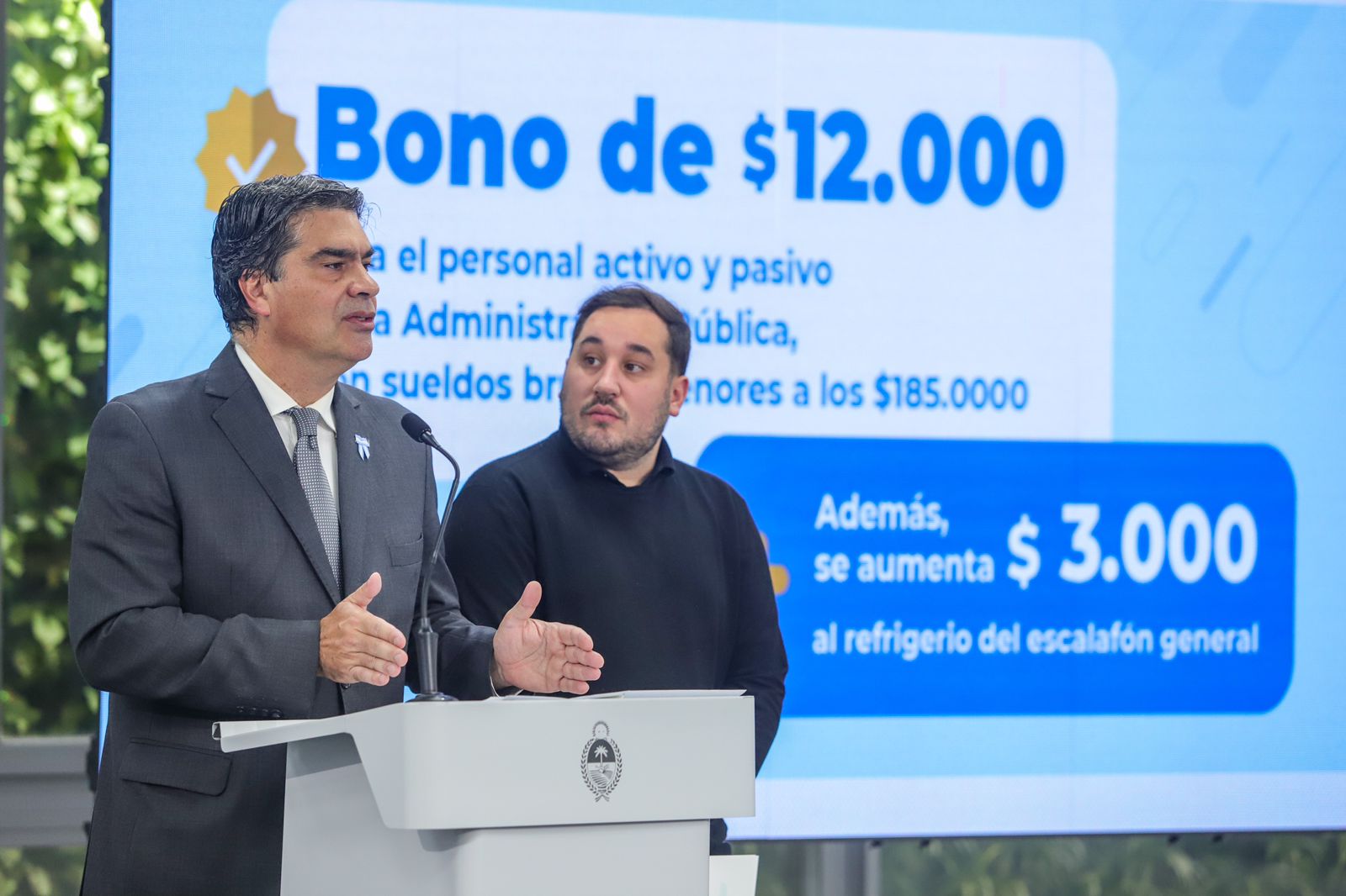 *EL GOBIERNO ANUNCIÓ UN BONO DE $12.000 PARA TRABAJADORES ESTATALES Y NUEVAS MEDIDAS PARA RECOMPONER SALARIOS