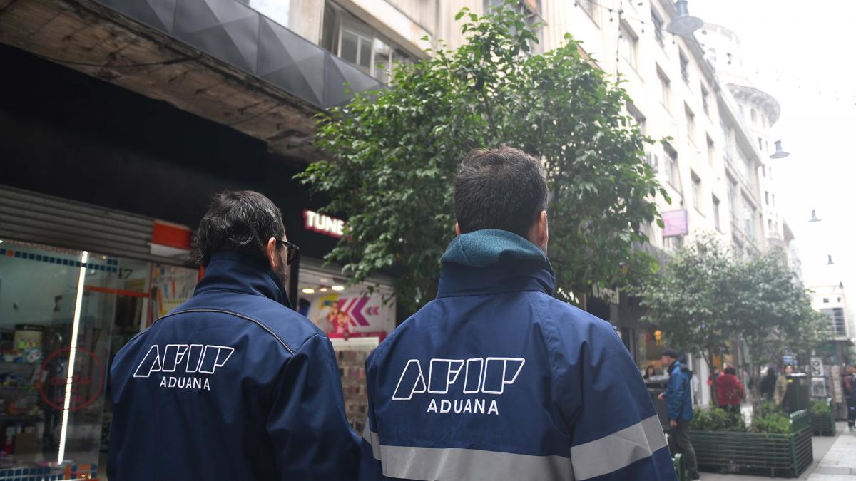 Investigan un supuesto vínculo entre "cuevas" y fraudes en importaciones y exportaciones