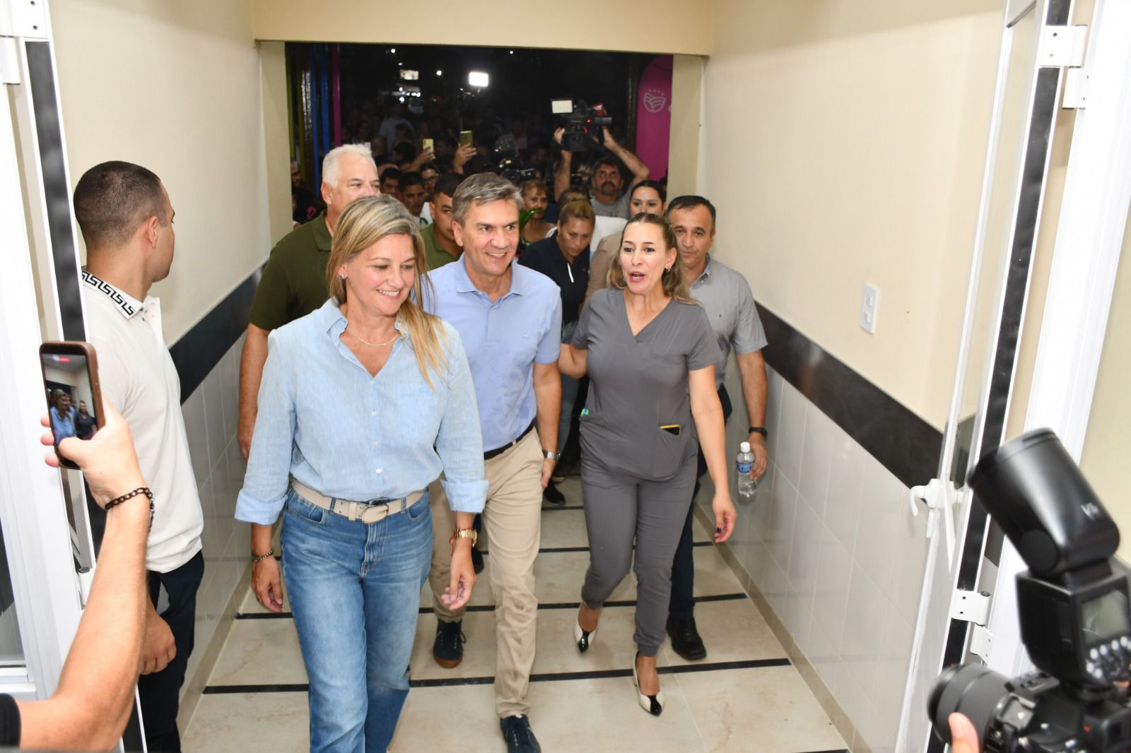 *HECHOS, NO RELATO: EL GOBERNADOR ZDERO INAUGUR&Oacute; EL NUEVO CENTRO DE SALUD DE VILLA R&Iacute;O NEGRO*