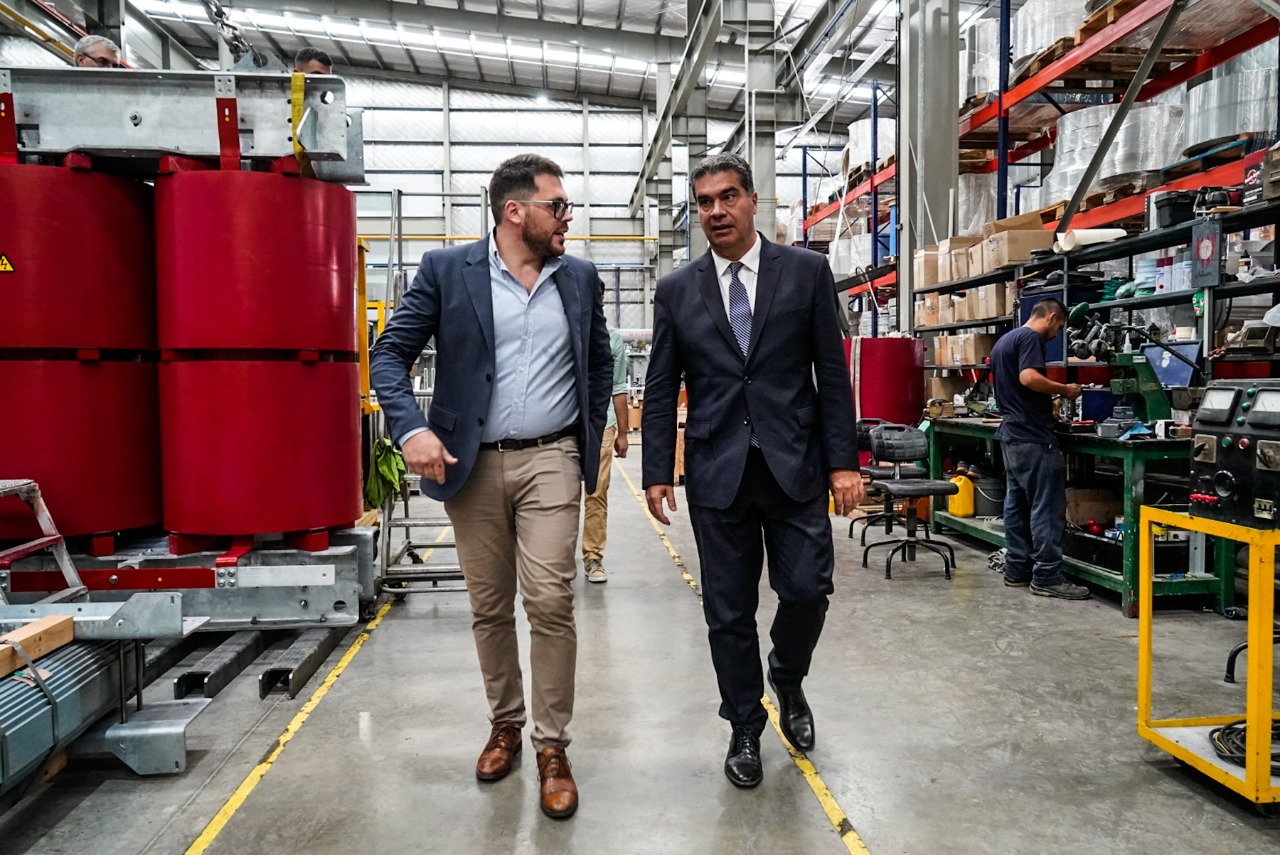 *CAPITANICH VISITÓ LA PLANTA QUE FABRICA UN TRANSFORMADOR ESPECIAL PARA EL SEGUNDO ACUEDUCTO DEL INTERIOR*