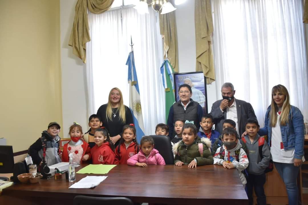 VILLA ANGELA:  EL MUNICIPIO RECIBIÓ A ALUMNOS DE LA ESCUELA N° 1001 "LUIS LANDRISCINA"