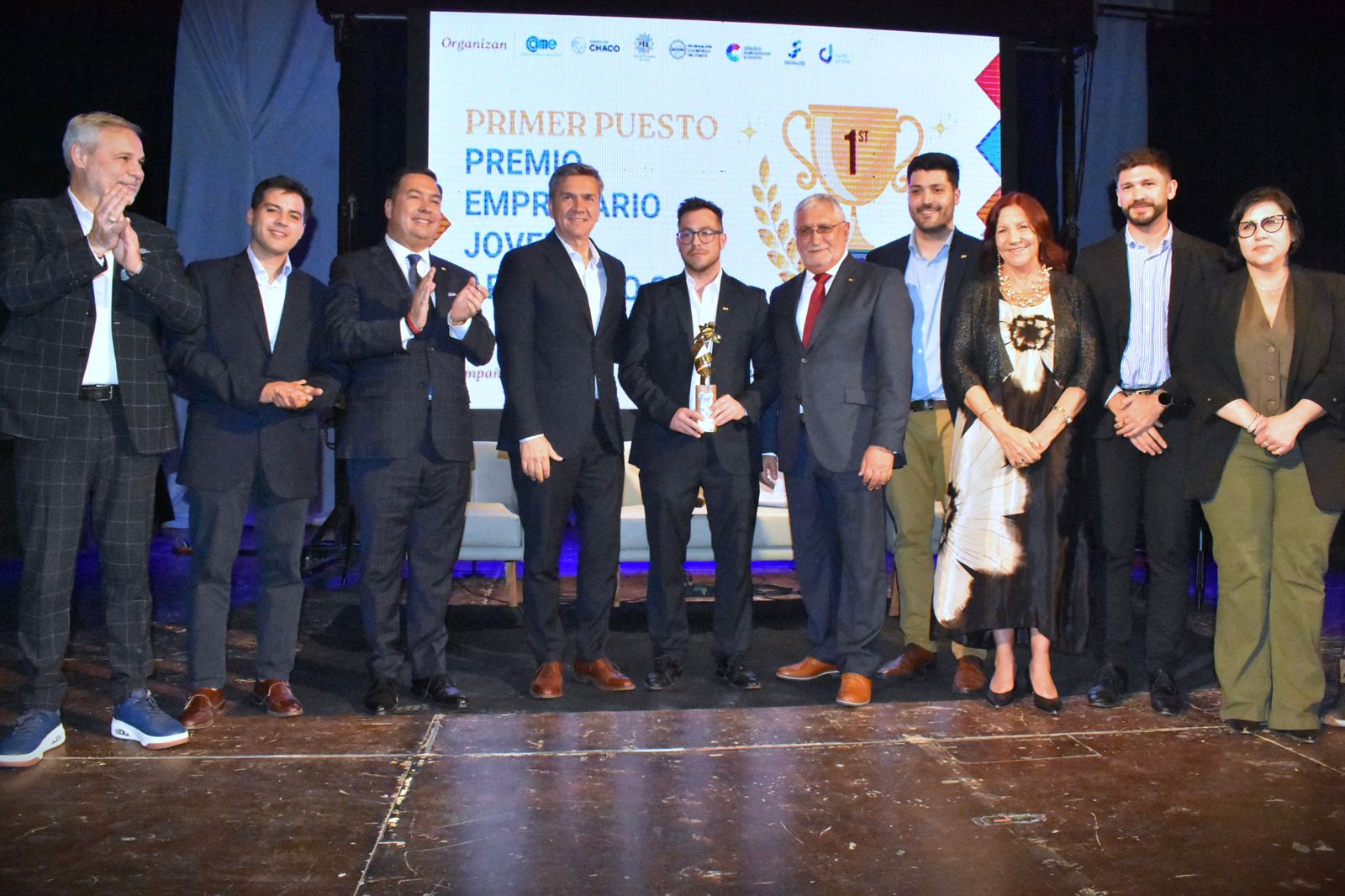 EL GOBERNADOR ZDERO ACOMPAÑÓ LA ENTREGA DEL PREMIO EMPRESARIO JOVEN ARGENTINO 2025
