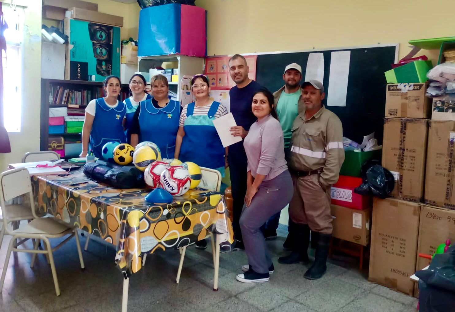 CHARADAI: EL INSTITUTO DEL DEPORTE CHAQUEÑO ENTREGÓ MATERIALES AL CLUB ATLÉTICO LOCAL Y AL JARDÍN DE INFANTES N° 135