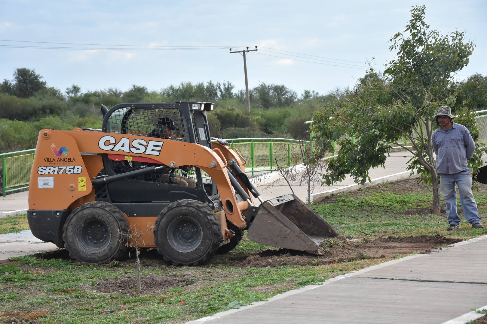 LA MUNICIPALIDAD AVANZA CON FORESTACIÓN, ILUMINACIÓN Y NUEVOS ESPACIOS DEPORTIVOS EN EL ACCESO NORTE