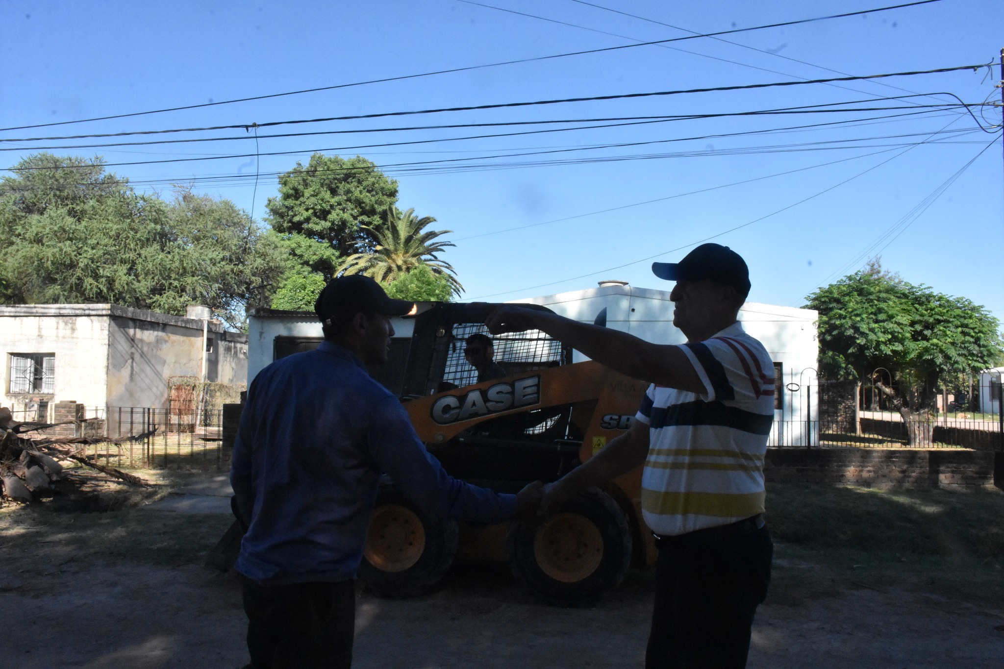 VILLA &Aacute;NGELA AVANZA CON RIPIO, LIMPIEZA Y CONECTIVIDAD EN CALLE RAWSON DEL BARRIO SUR