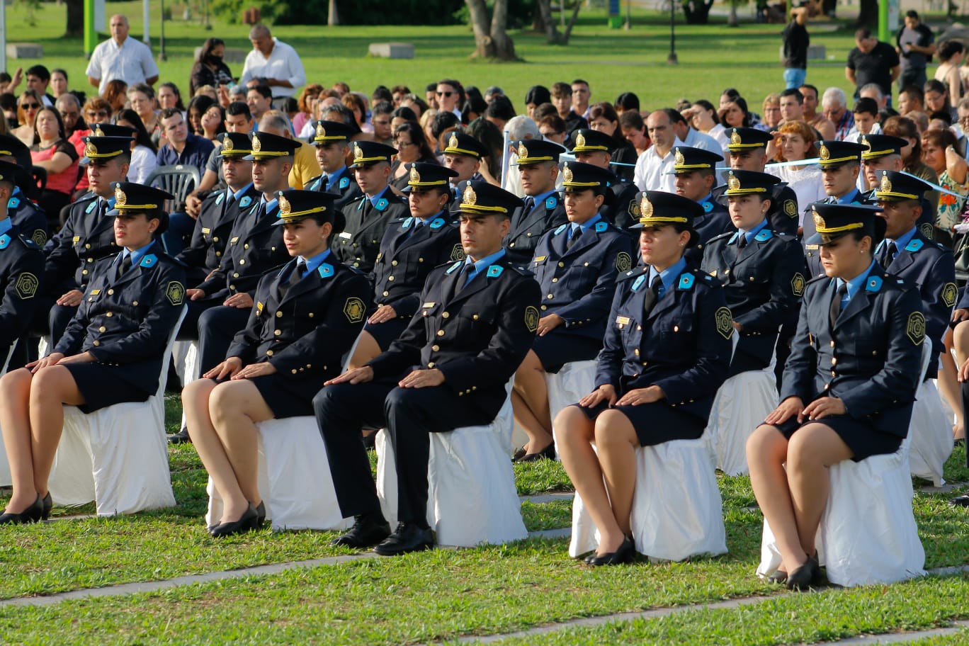 EN EL ACTO DE EGRESO DE 105 OFICIALES DE LA POLICÍA DEL CHACO, CAPITANICH DESTACÓ EL ACCIONAR PREVENTIVO DE LAS FUERZAS DE SEGURIDAD