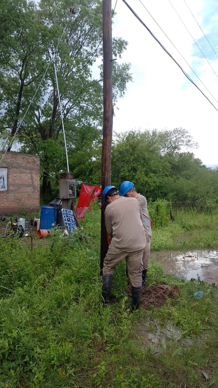 *INTENSO TRABAJO DE SECHEEP PARA RESTABLECER EL SERVICIO ELÉCTRICO AFECTADO POR LA TORMENTA*