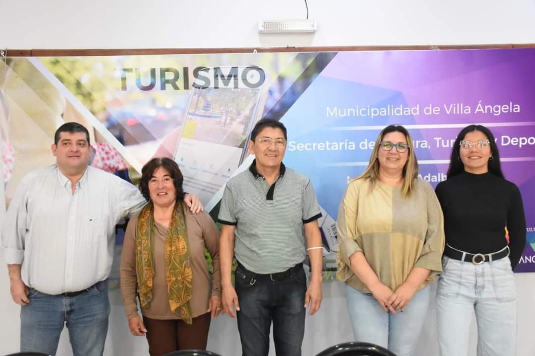 LA MUNICIPALIDAD DE VILLA ÁNGELA LANZÓ LA ESTUDIANTINA 2022 CON DESFILE DE CARROZAS