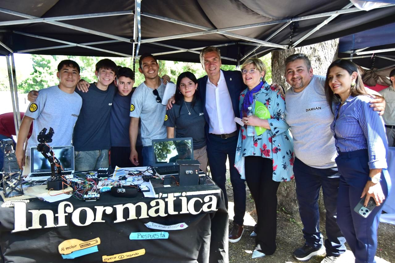 EL GOBERNADOR ZDERO ACOMPAÑÓ EL INICIO DE LA EXPO TEC Y AUTOTEC QUE REVALORIZA A LAS ESCUELAS TÉCNICAS