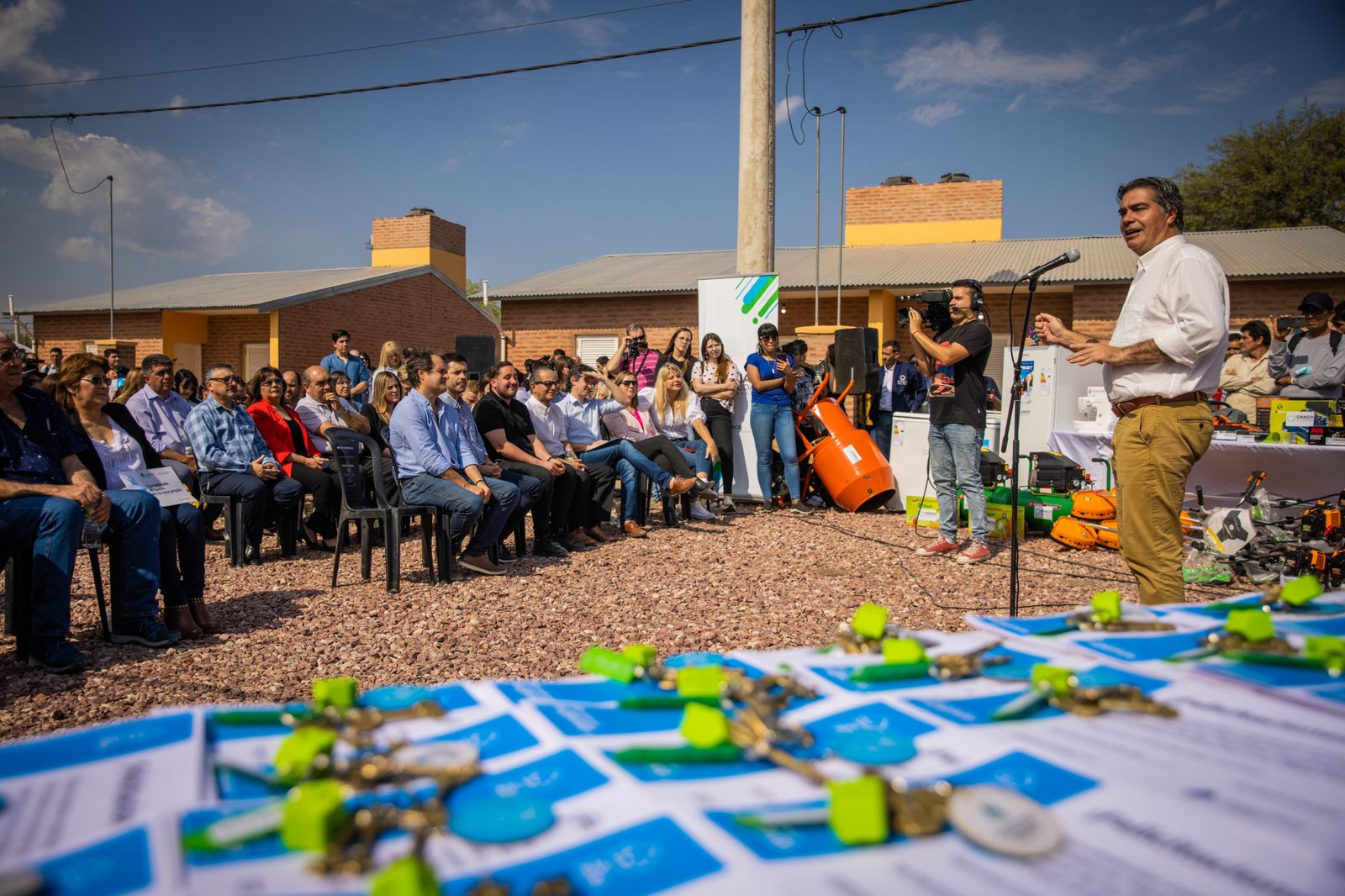 *Capitanich y el secretario de Hábitat entregaron 44 viviendas en Sáenz Peña y garantizaron la construcción de otras 511*