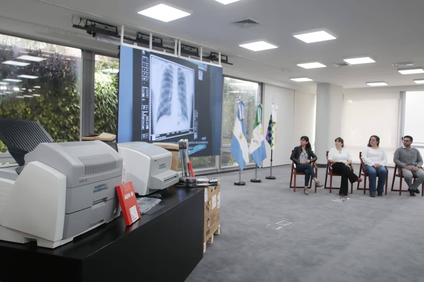 LA PROVINCIA ENTREGÓ EQUIPAMIENTO DIGITAL PARA LOS SERVICIOS DE RADIOLOGÍA DE CINCO HOSPITALES DEL INTERIOR